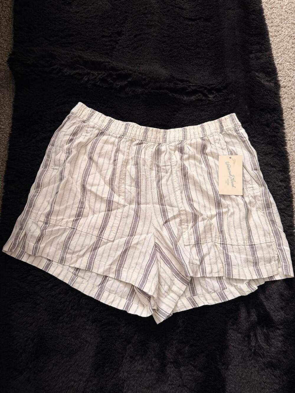 Universal Thread Shorts Size M Gray Striped Linen Rayon Pockets